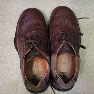 Mens 10 1/2 Clarks "unstructured" shoes